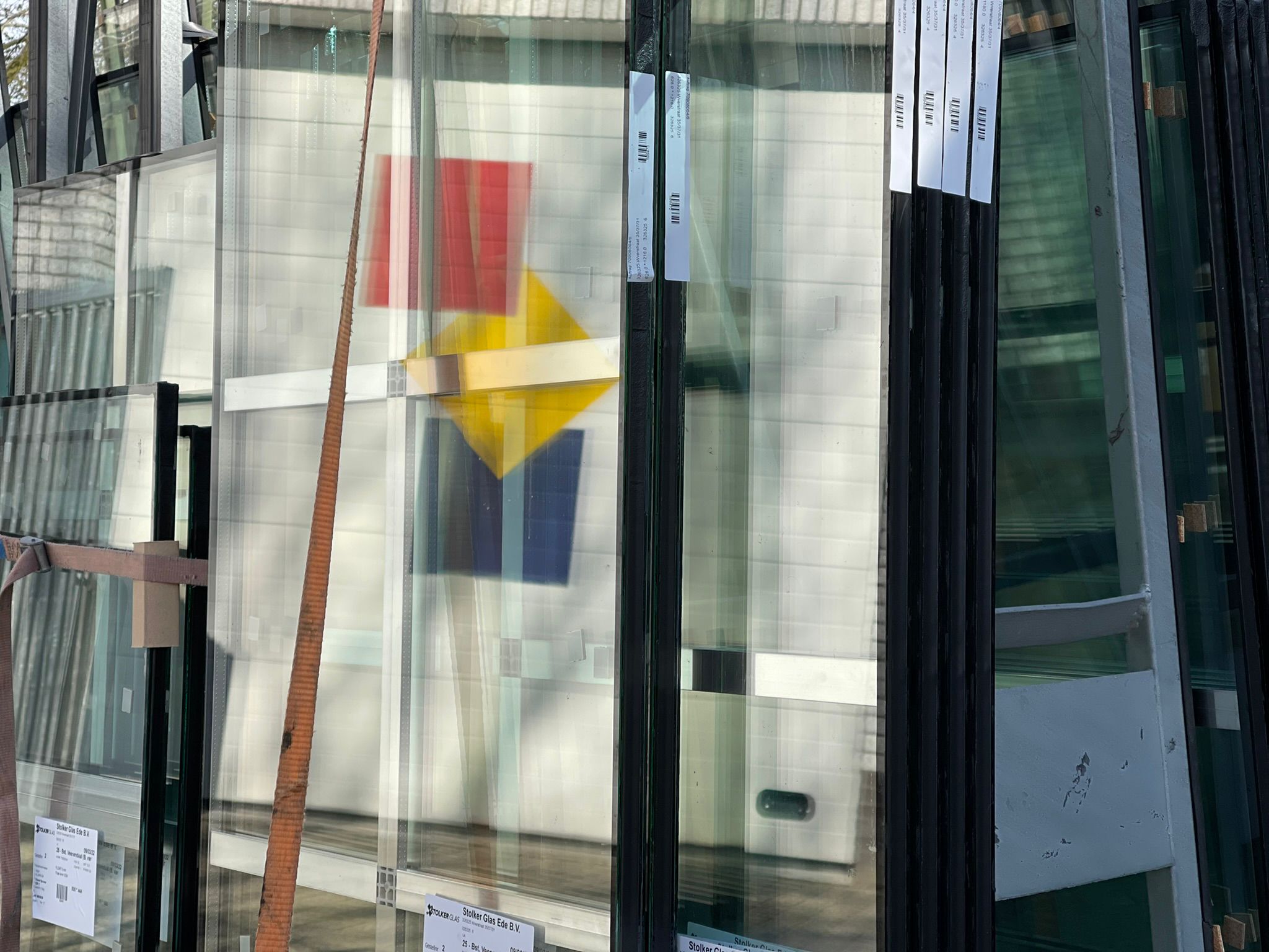 "Bert van Kruistum uw partner in glaszetten, glas reparatie, glas zetten en glas isolatie"
