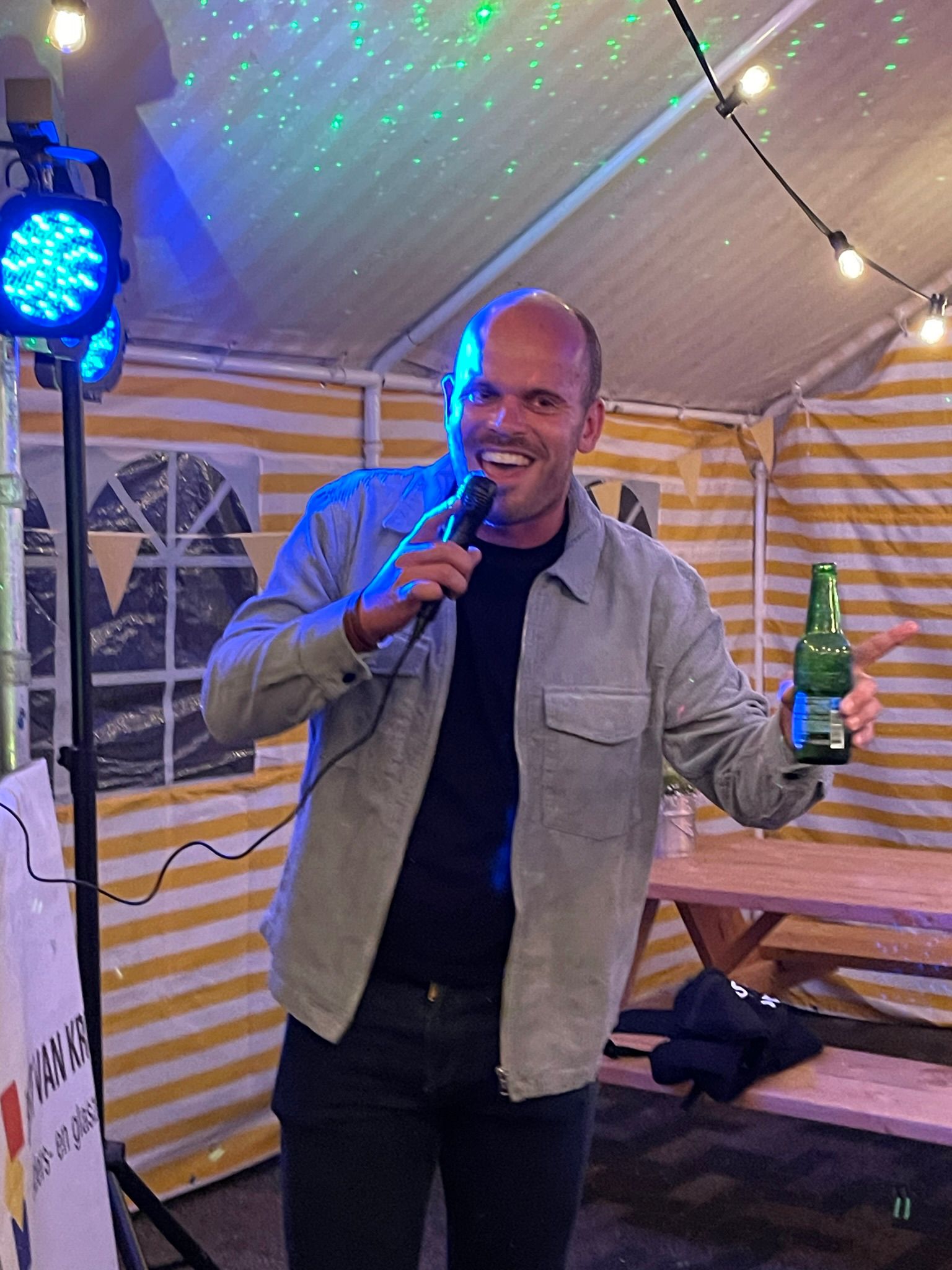"Schilder Tarik sloot af met een toepasselijk deuntje; zin in de zomer..."
