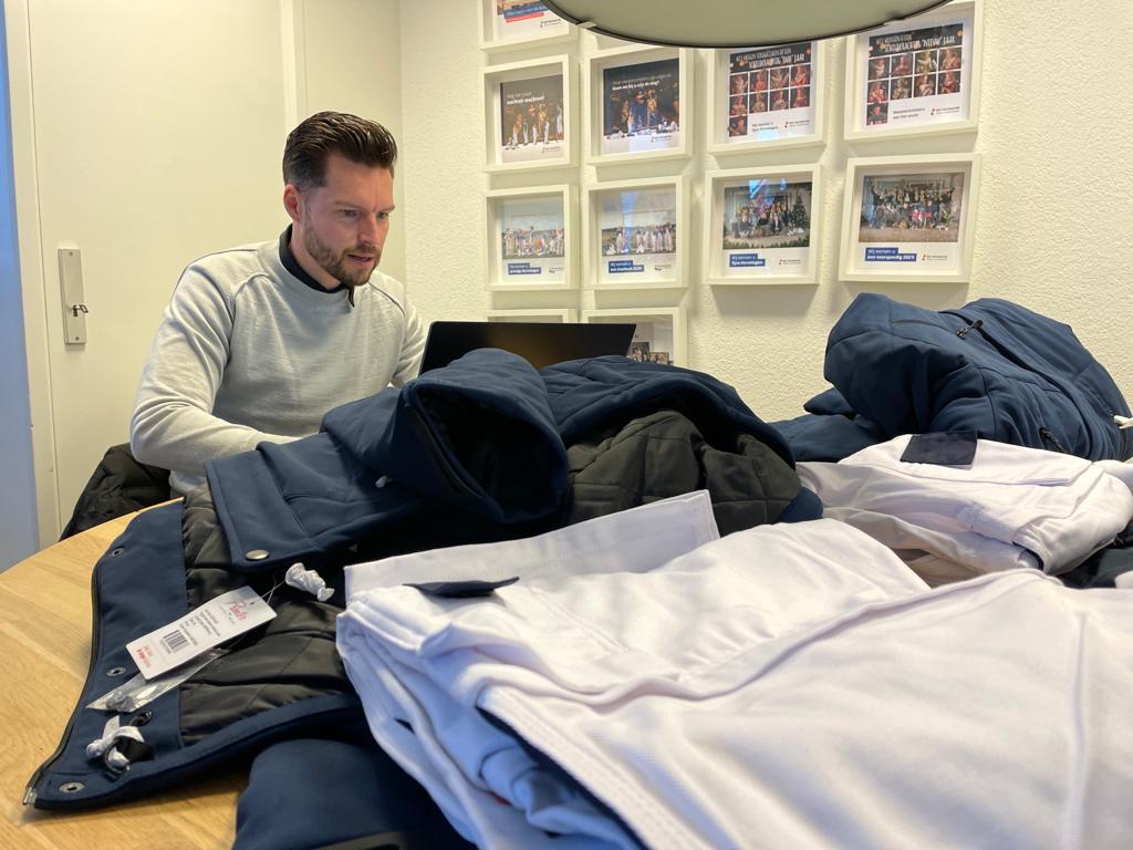 "Heeren van de werkkleding verzorgde passessie op kantoor"