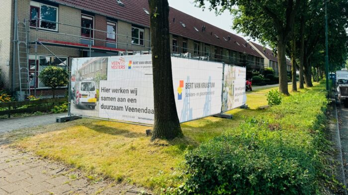 Deze week starten wij met nieuwe onderhoudsprojecten voor woningcorporatie VeenVesters op de locaties Vondellaan en het Stationsplein in Veenendaal. We gaan de komende weken en maanden aan de slag om de woningen te verduurzamen en onderhoud te plegen.